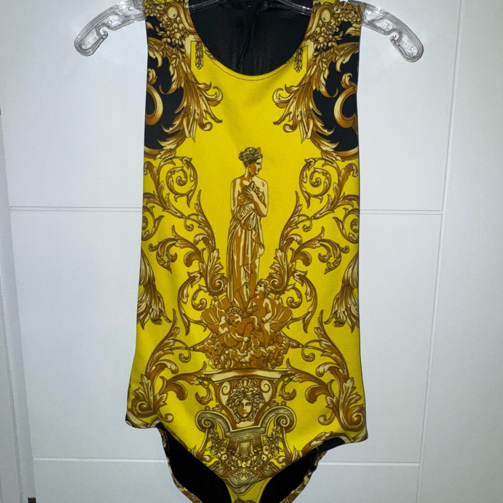 Versace never worn Elegant Yellow and Black print Women's bodysuit w/ gold chain
